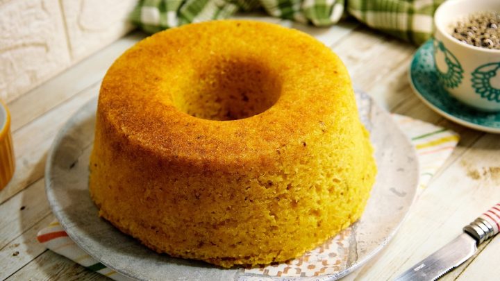 Receitas - COMO FAZER BOLO DE FUBÁ COM CREME DE LEITE FOFINHO E QUE DESMANCHA NA BOCA