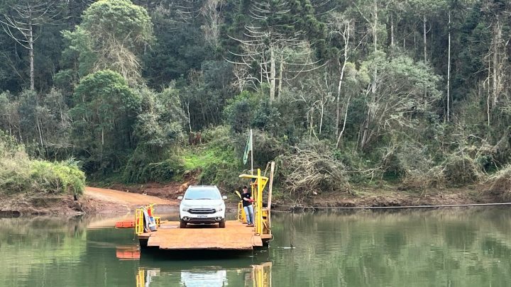 uma… - PASSAMOS UMA BALSA MANUAL COMO ANTIGAMENTE