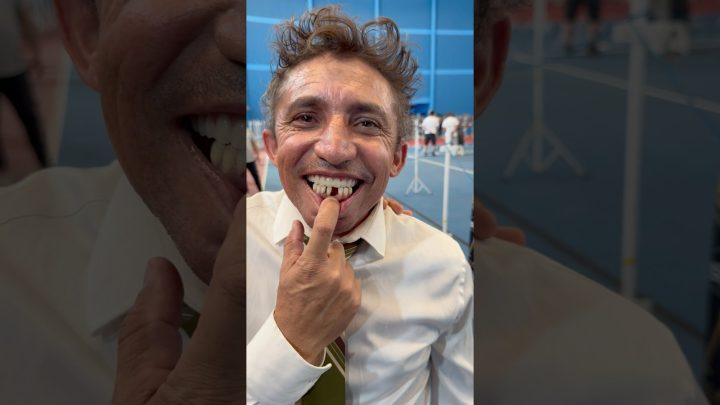 das - GANHOU UM DENTE PASTOR VALDIR