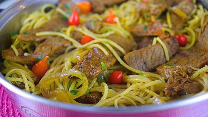 Receitas - MACARRÃO NA MANTEIGA COM ISCAS DE CARNE: A COMBINAÇÃO PERFEITA QUE FICA PRONTA EM 10 MINUTOS!